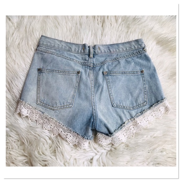 Free People Denim Shorts Crochet Hem Lightly Distressed Blue Women’s Size 26 - Picture 8 of 10